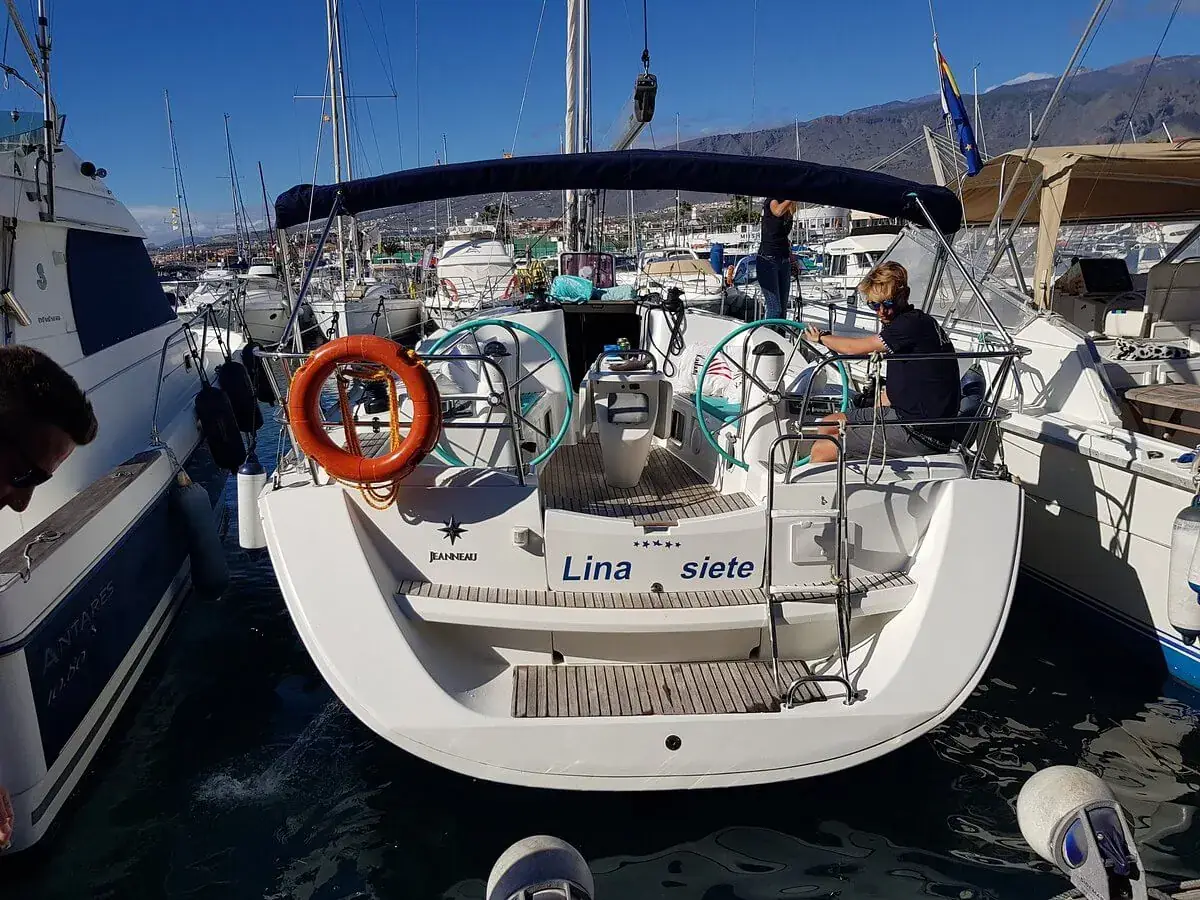 Lina Siete — familienfreundliche Segelyacht auf Teneriffa