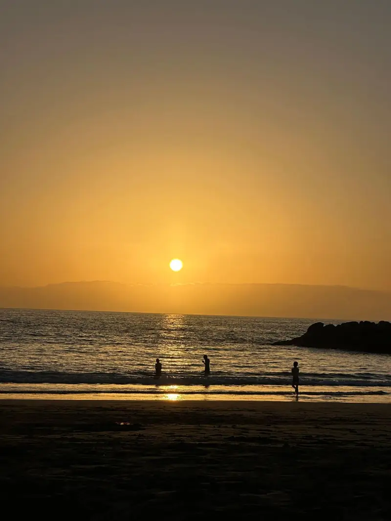 Sonnenuntergang an einem Strand auf Teneriffa